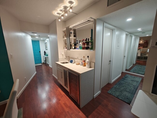 Foto del edificio - 2208 S Cypress Bend Dr