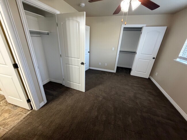 Building Photo - 1790 E Whitetail Way