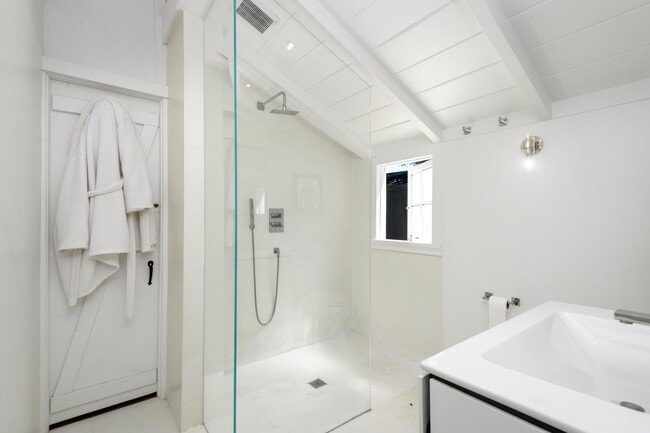 Building Photo - 539 Periwinkle Ln