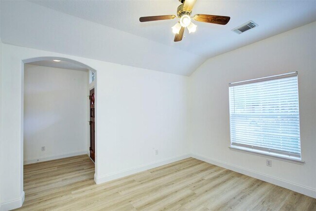Building Photo - 20115 Mammoth Falls Dr