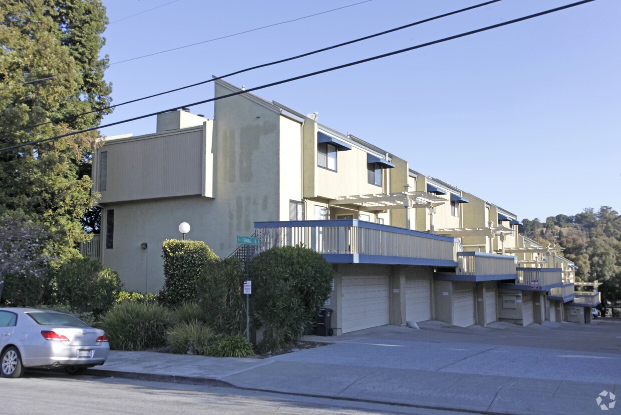 Primary Photo - 1000-1015 Imperial Pl