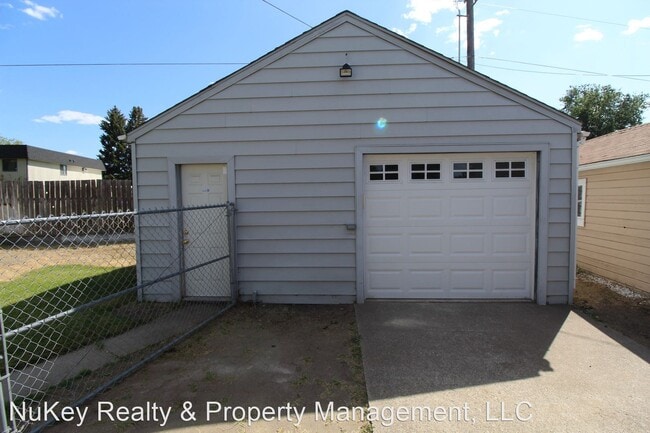 Building Photo - 2 br, 1 bath House - 216 E. Birch St..