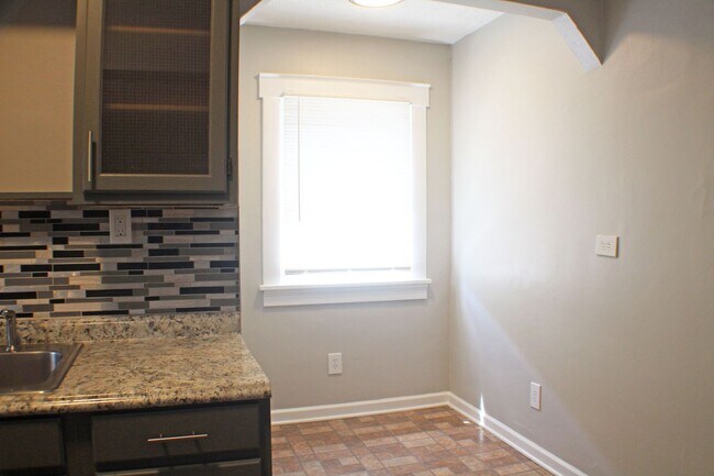 Foto del edificio - Dwight Ave House:New Year, New Home: 50% O...