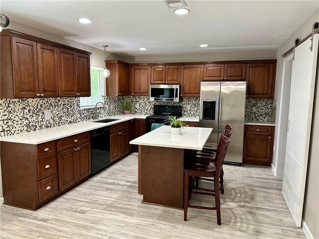 Foto del edificio - 3407 Norwood Hill Rd