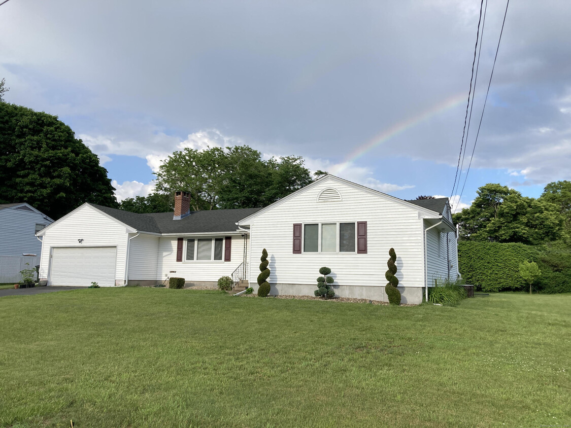 Foto principal - 52 Huntington Dr
