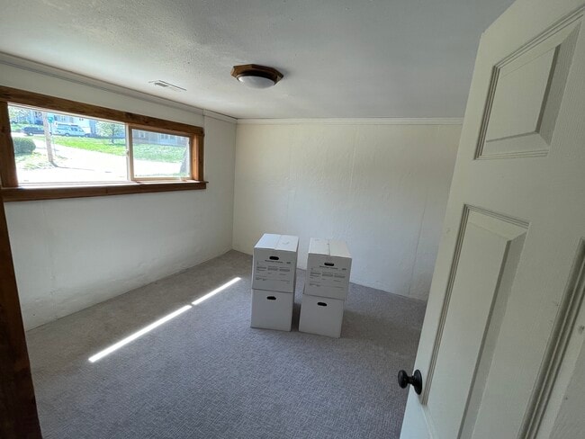 BD2/Office Space - 738 Fir St