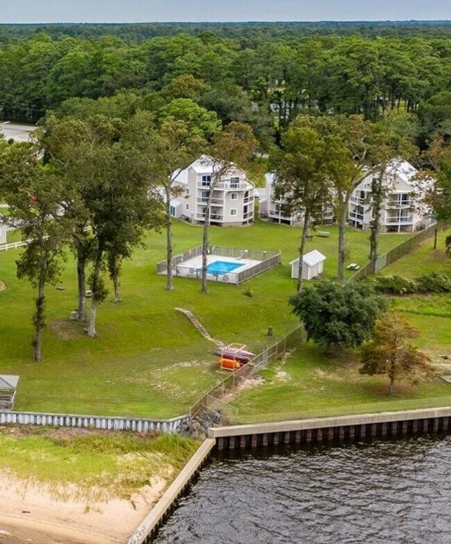 Foto del edificio - Adorable Waterfront Condo