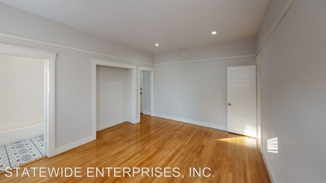 Building Photo - 1016 N Heliotrope Dr