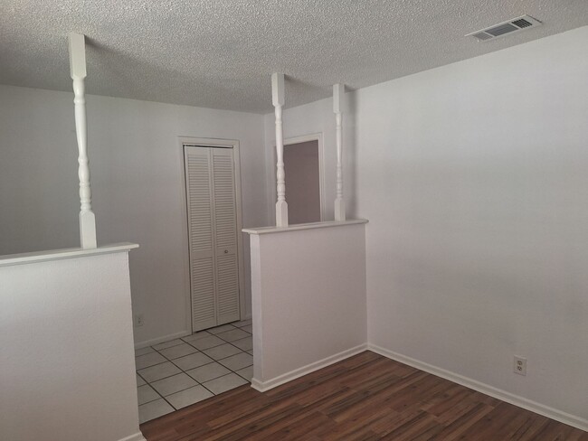 Building Photo - 6005 Barry Dr