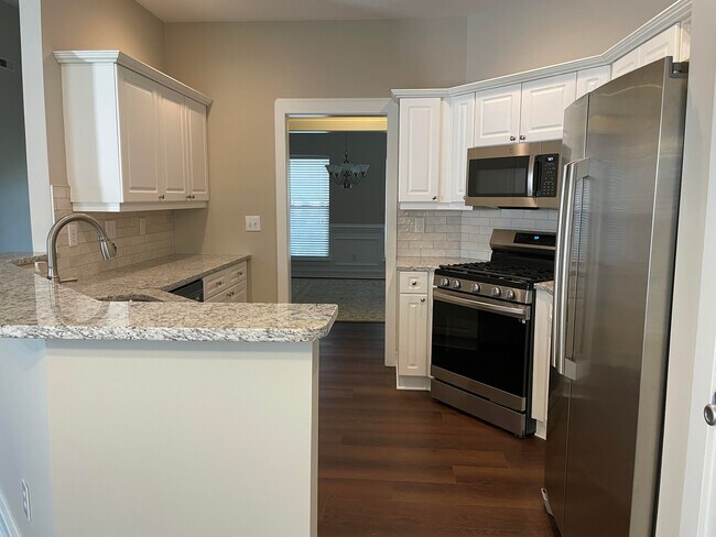 Building Photo - 8813 Castle Cliff Dr