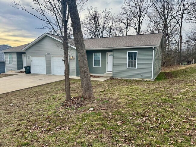 Foto del edificio - 3 Bedroom 2 bath duplex