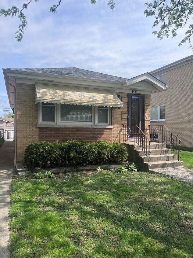 Primary Photo - 6912 W Higgins Ave