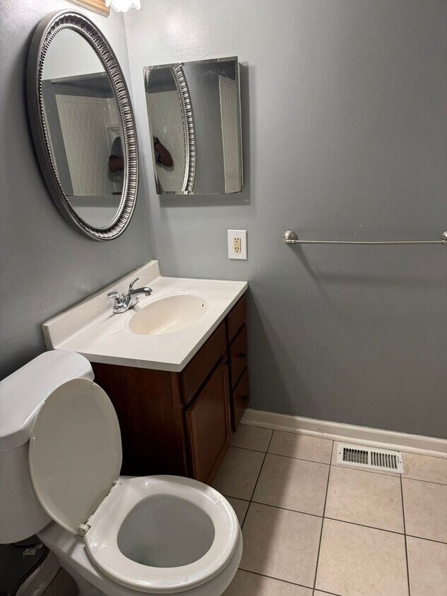 Foto principal - Charming 1BR Duplex in Saint Louis
