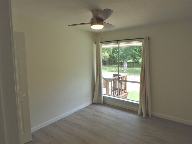 Foto del edificio - 13573 U.S. Hwy 87 W