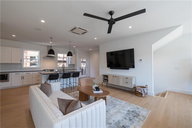 Foto del edificio - 624 Sweetspire Ct