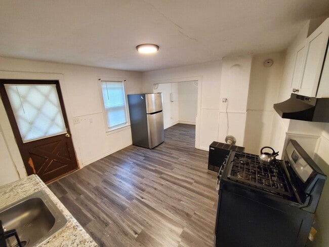 Building Photo - 2-Bedroom Home with Private Yard – Convenient Albany Location