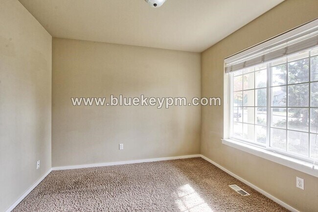 Foto del edificio - 3 Bed, 2.5 Bath Home with Large Bonus Room/4th Bedroom in Orchards by Prairie High School