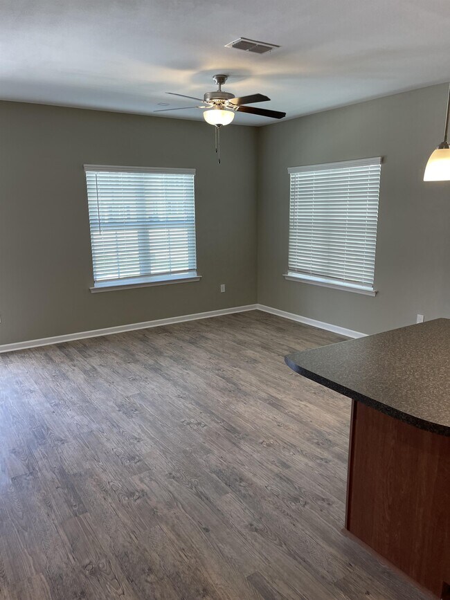 Building Photo - 2203 Cedarbrook Ct
