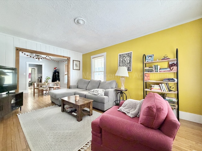 Building Photo - Updated Bungalow with Florida Room Near Downtown Ferndale