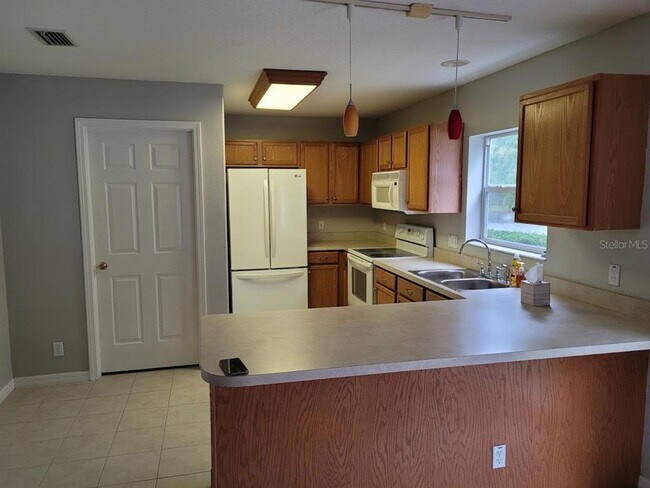 Building Photo - 13050 Thoroughbred Loop