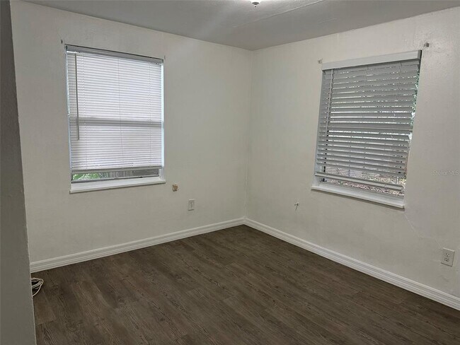 Foto del edificio - 6360 30th St N