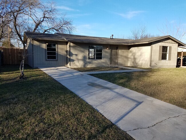 Foto del edificio - 5227 Vlg Gln Dr