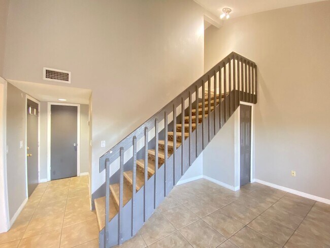 Foto del edificio - Winter Park Villas! Full Sail/Winter Park 2/2 condo available now!