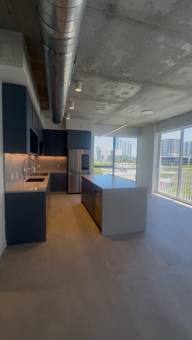 Foto del edificio - 72 NW 25th St