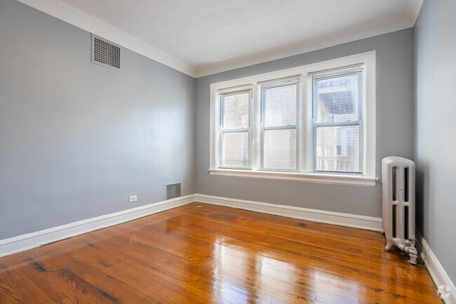 2BR, 1BA - 850SF - Living Room - 8200 S. Evans Ave.