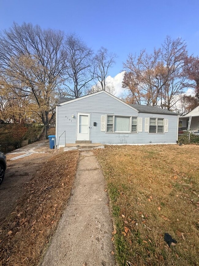 Building Photo - 9157 Bel Cour Dr