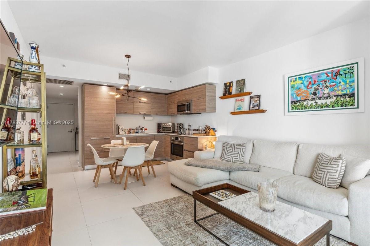 Foto principal - 1300 S Miami Ave
