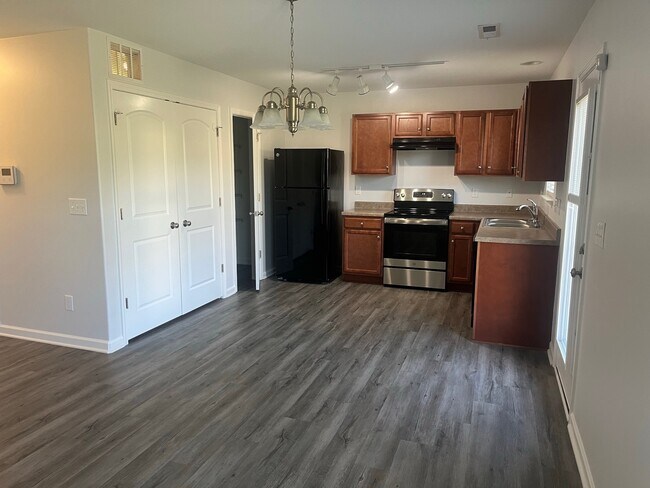 Building Photo - 3021 Bushfield Dr