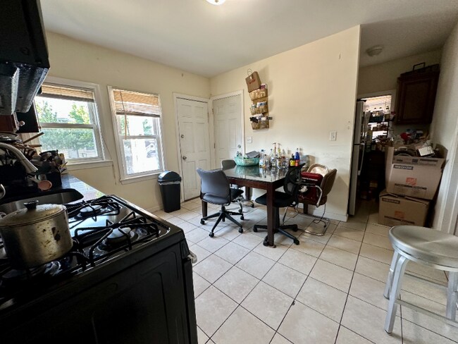 Foto del edificio - 30 Linden St