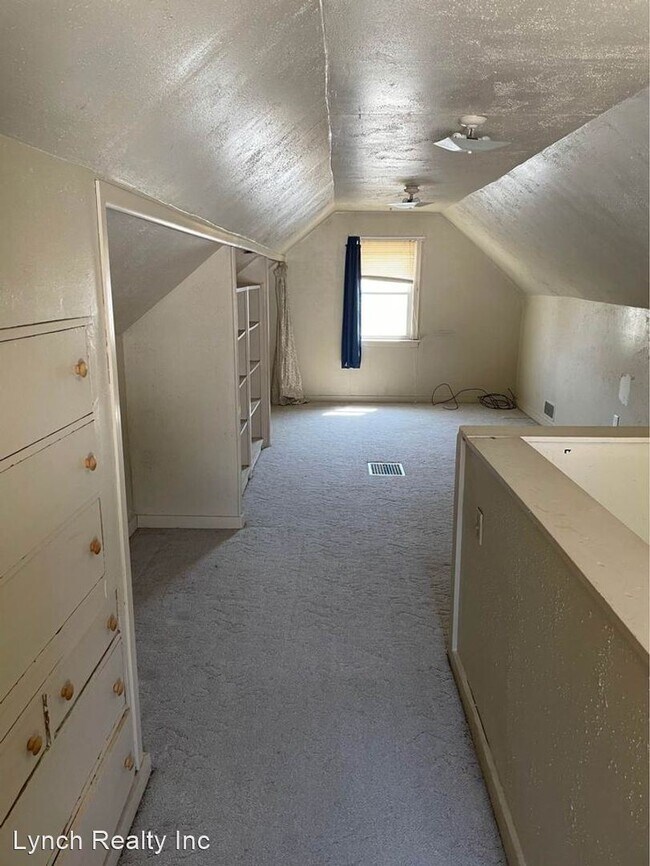 Building Photo - 3 br, 1 bath House - 133 S. Ferry Street