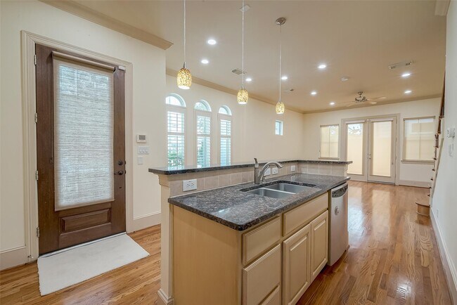 Foto del edificio - 931 W 23rd St