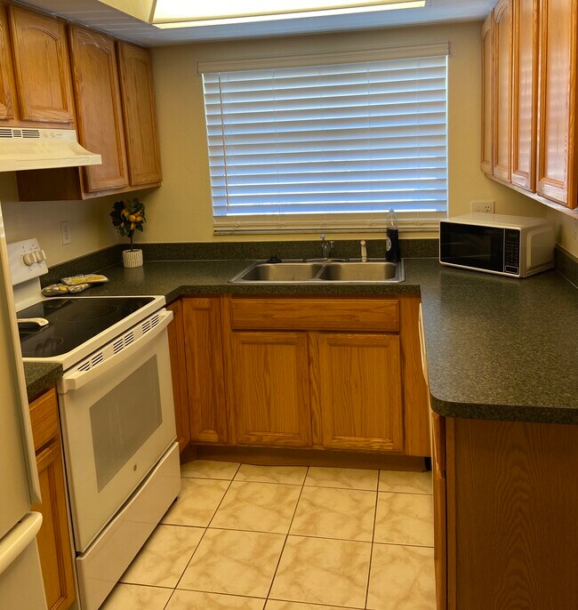 Building Photo - 6072 7th Ave Dr W