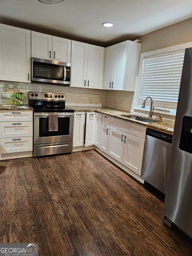 Foto del edificio - 686 Center Hill Ave NW