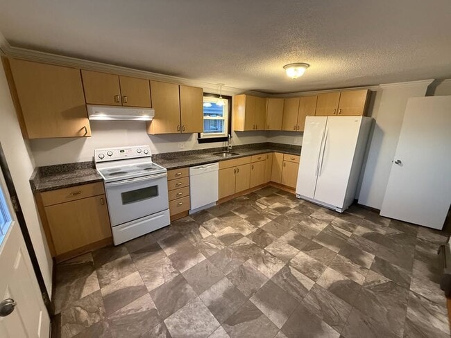 Building Photo - 28 Millett St