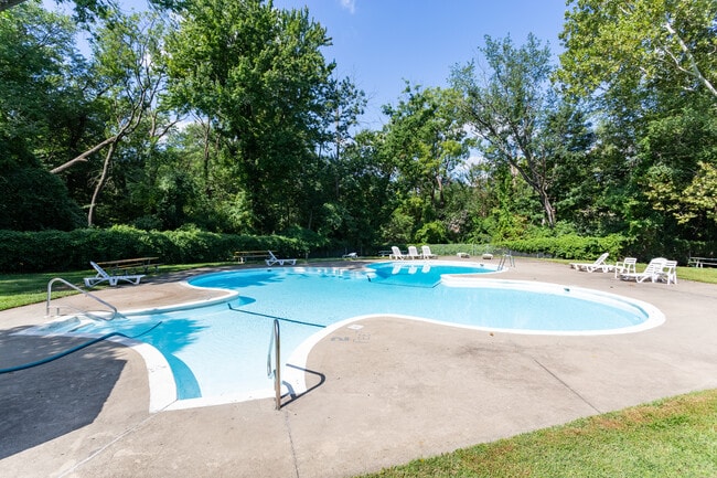 Building Photo - Grant Meadows