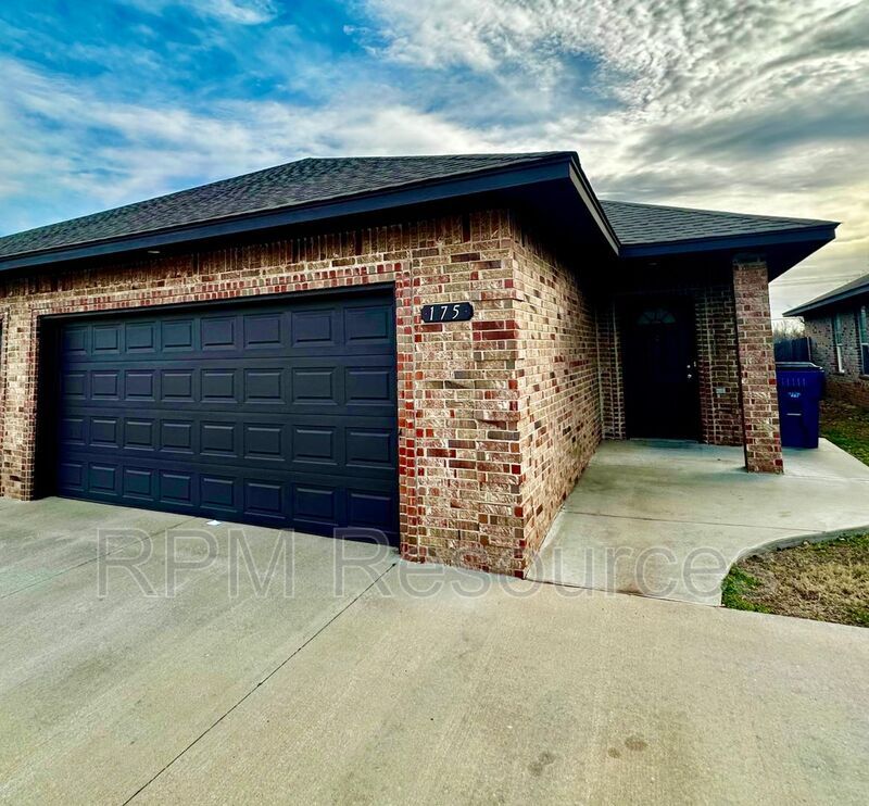 Primary Photo - 175 Bison Ct Way