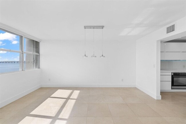 Foto del edificio - 1420 Brickell Bay Dr