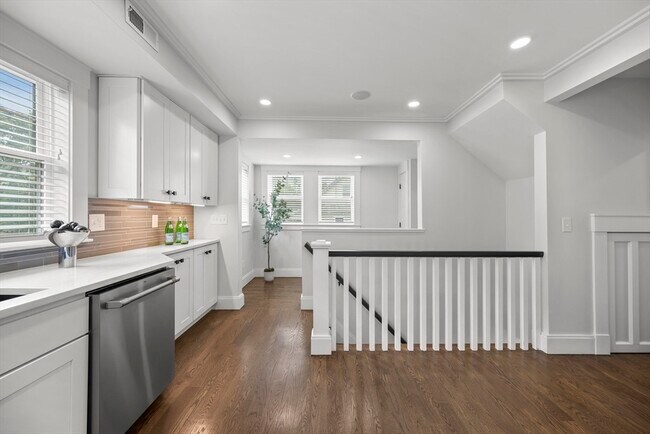 Foto del edificio - 62 Governor Winthrop Rd