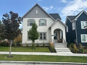 Building Photo - 6442 Bethany Way