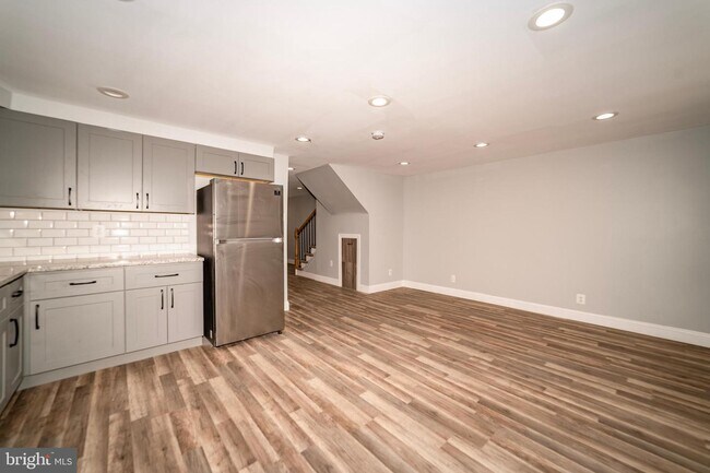 Building Photo - 204 Londonderry Ln