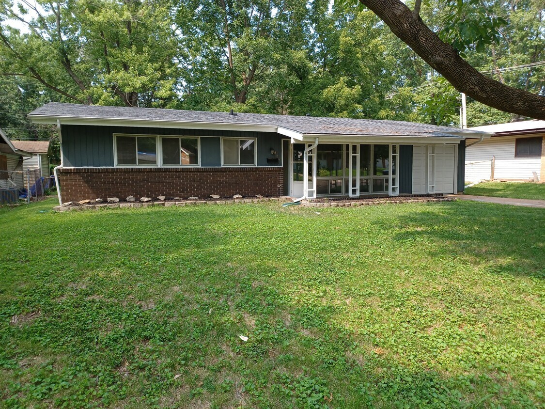 Primary Photo - 895 Derhake Rd
