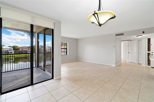 Foto del edificio - 10730 NW 14th St