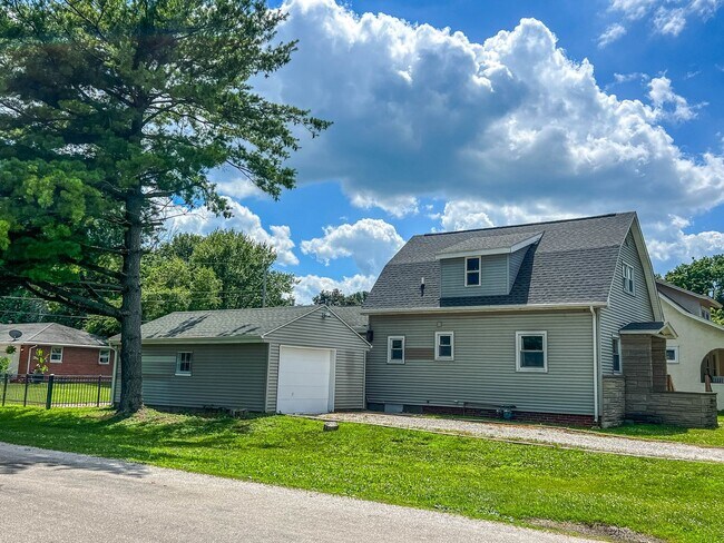 Building Photo - FOR RENT SAINT JOE-MOVE IN READY