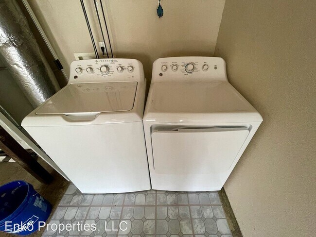 Building Photo - 3 br, 2.5 bath House - 5830 Glen Echo Ave.