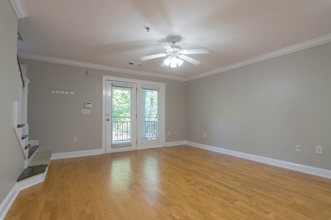 Building Photo - 490 Barnett Shoals Rd