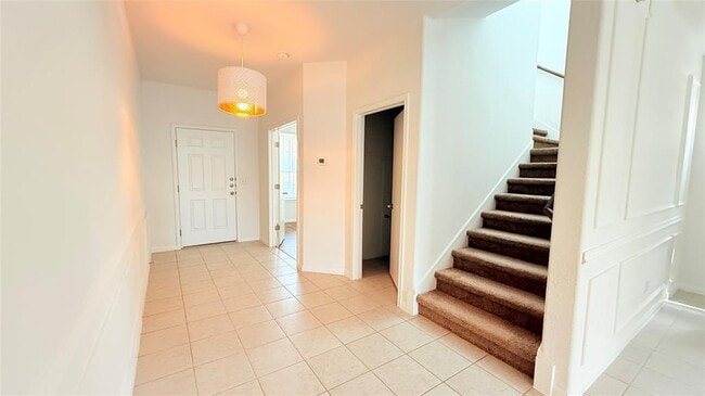 Building Photo - 233 Quemado Dr